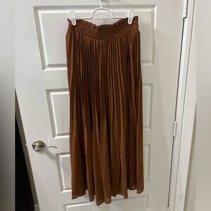 Promesa | Elegant Brown Pleated Skirt